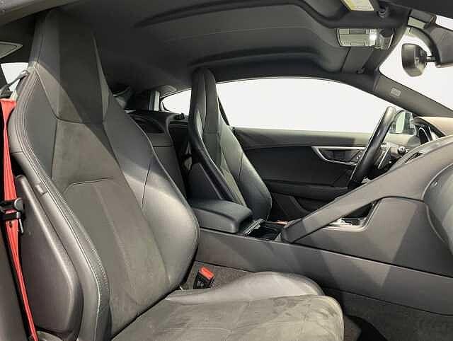 Jaguar F-TYPE 3.0 V6 aut. Coupé S 380cv
