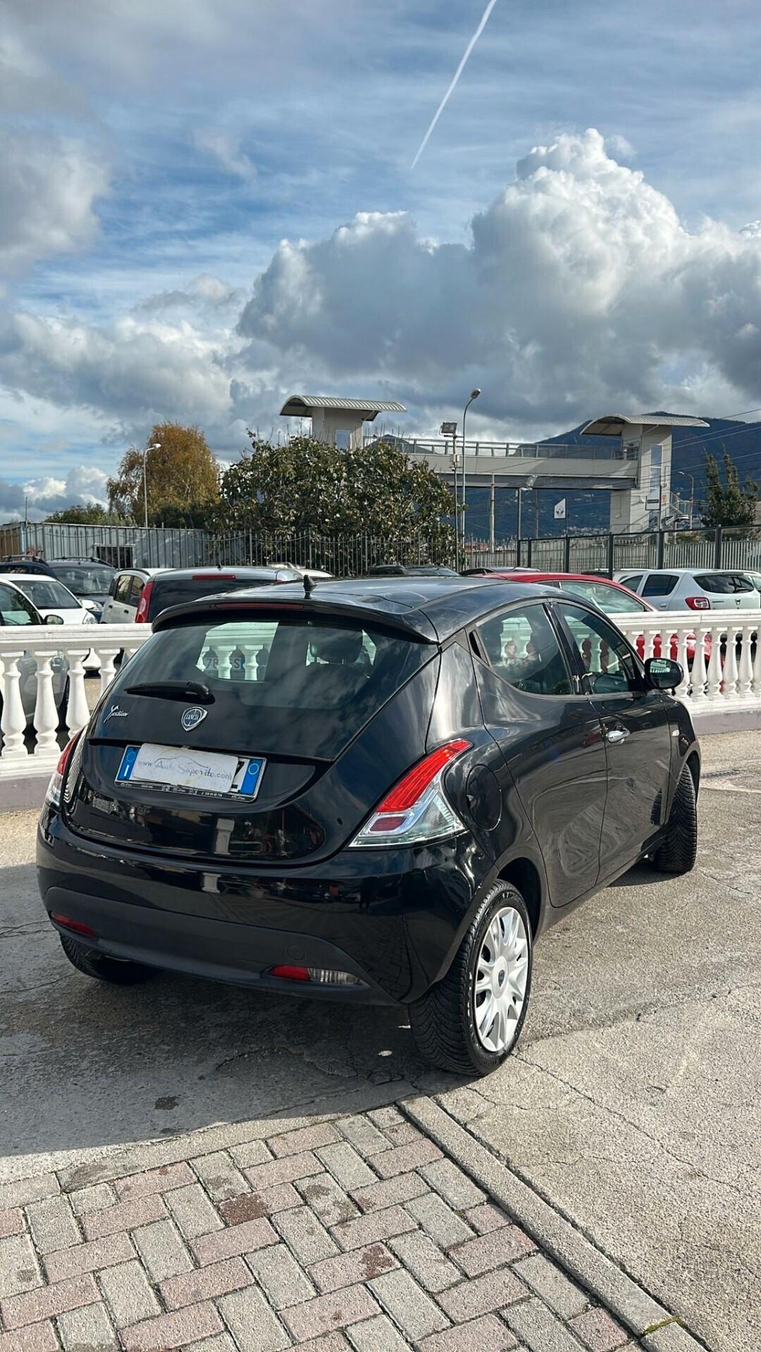 Lancia Ypsilon 1.3 MJT 16V 95 CV 5 porte S&S Silver