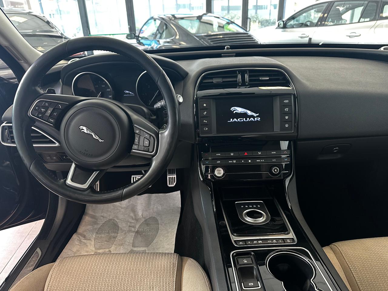 Jaguar XE 2.0 D Turbo Prestige