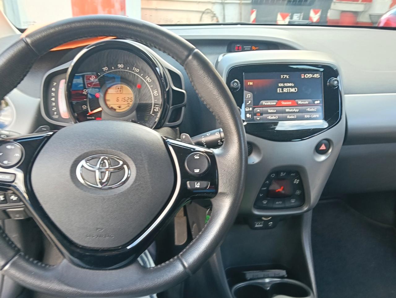 Toyota Aygo Connect 1.0 / 5 porte x-cool MMT