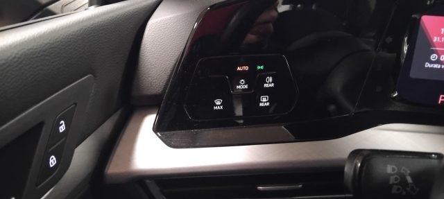 VOLKSWAGEN Golf VAR. 1.0 eTSI EVO DSG Life MILD HYBRID