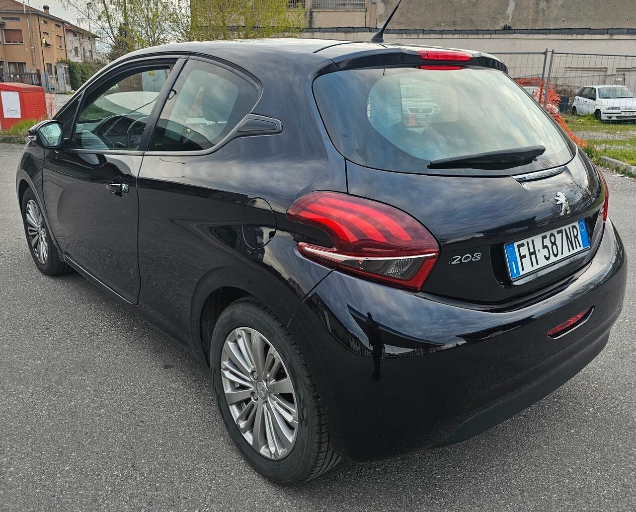 Peugeot 208 GPL GUIDABILE DA NEOPATENTATI