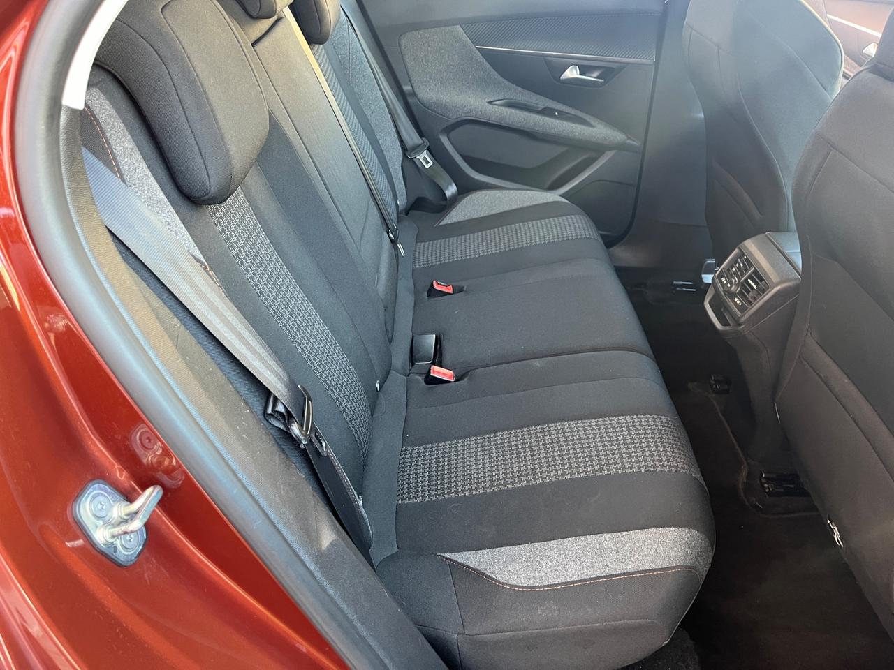 Peugeot 3008 BlueHDi 120 S&S EAT6 Active