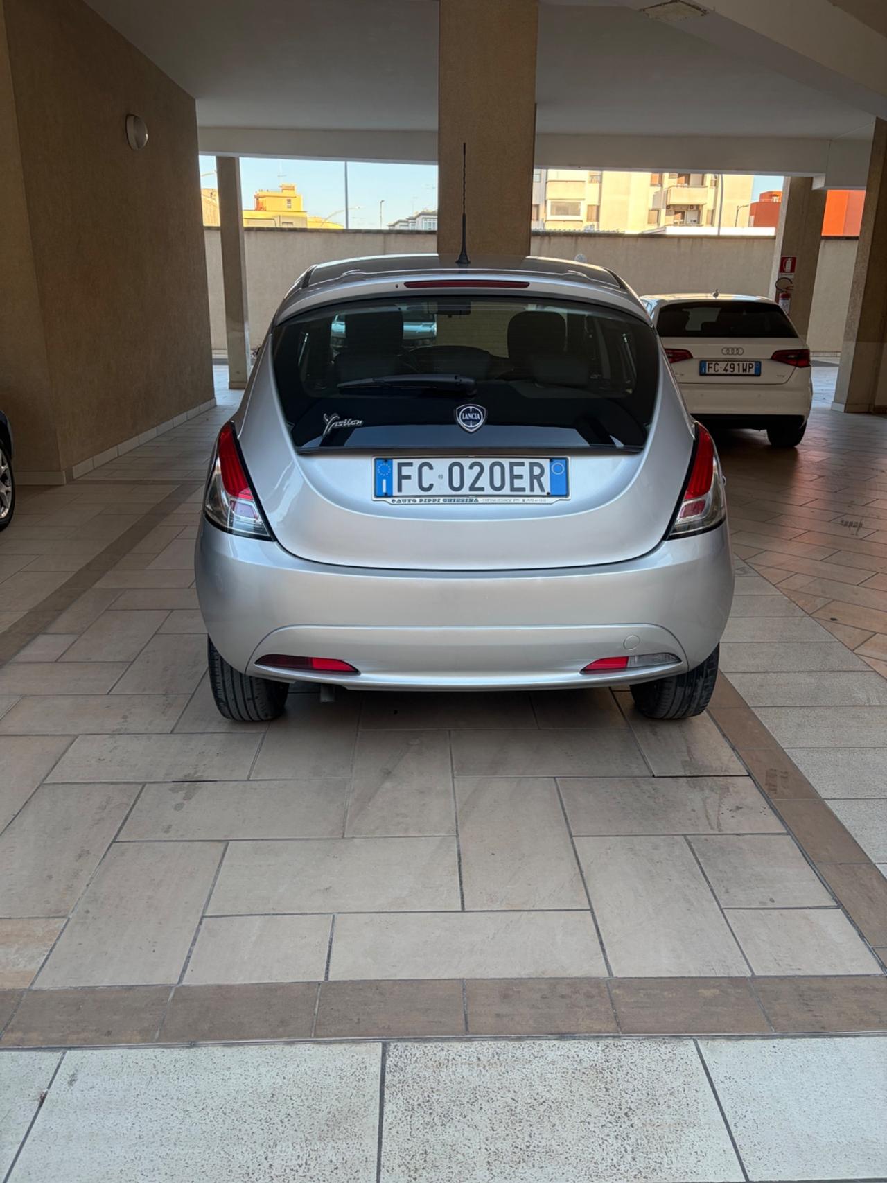 Lancia Ypsilon 1.2 69 CV 5 porte Platinum