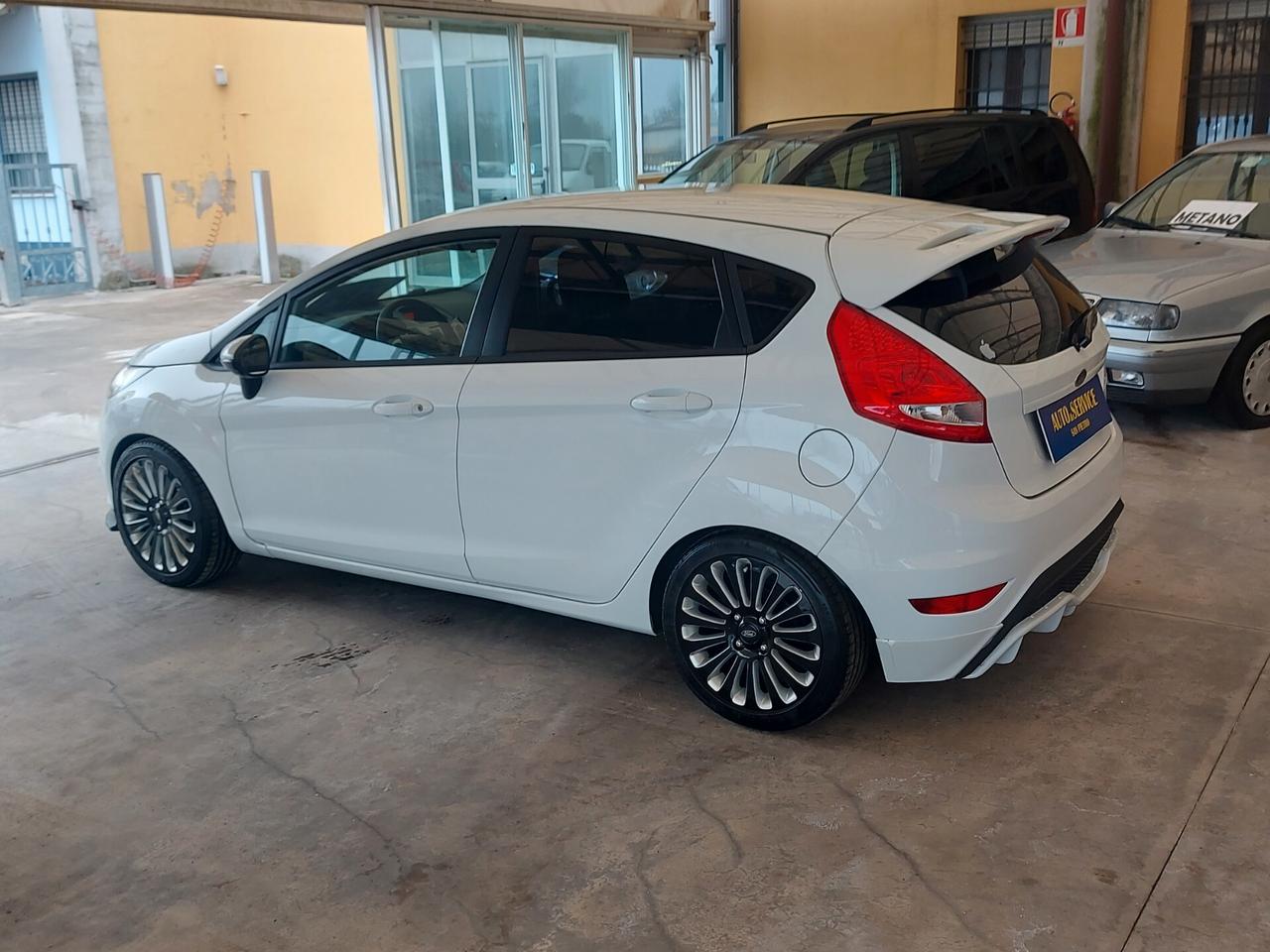 Ford Fiesta titanium 1.4 gpl 5 porte