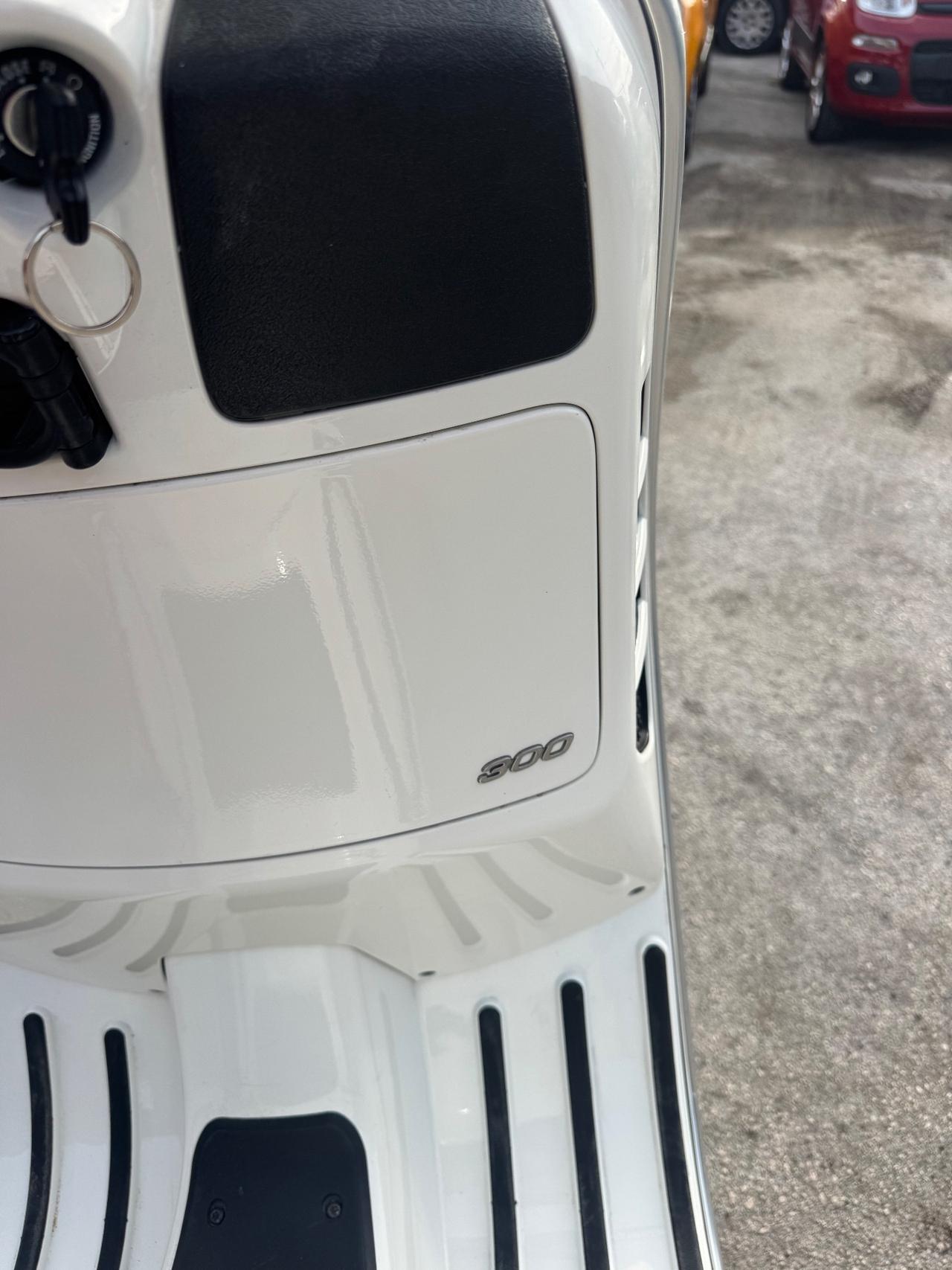 Piaggio Vespa 300 GTS SUPER