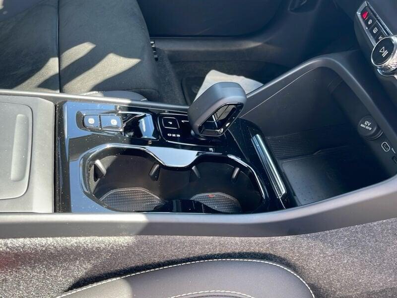 Volvo XC40 B3 automatico Ultra Black Edition
