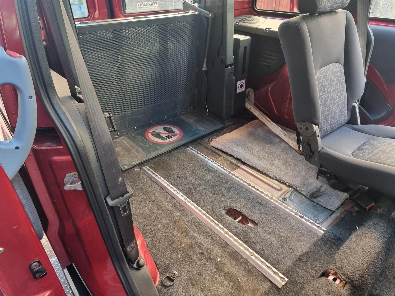 Fiat Doblo 1.9 JTD TETTO ALTO ALLESTIMENTO PER DISABILI