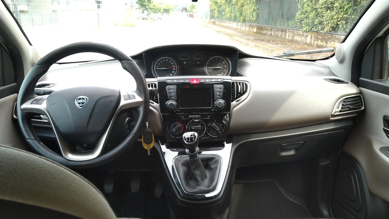 Lancia Ypsilon 0.9 TwinAir 85 CV 5 porte Metano Ecochic Platinum