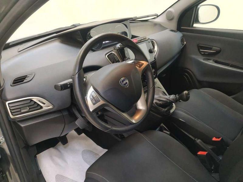 Lancia Ypsilon 1.0 firefly hybrid Gold s&s 70cv