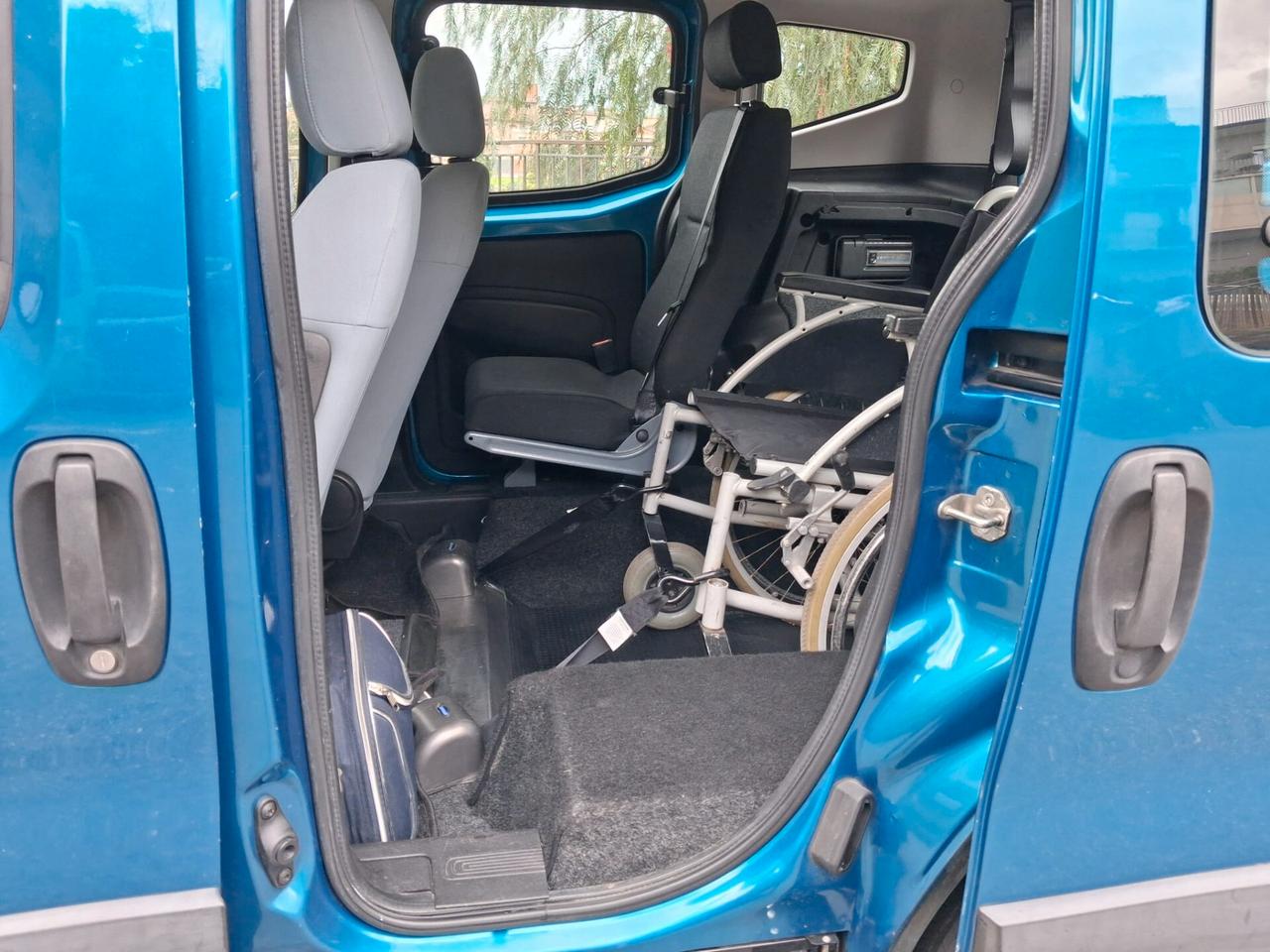 Peugeot Bipper Pianale ribassato con rampa disabili in carrozzina