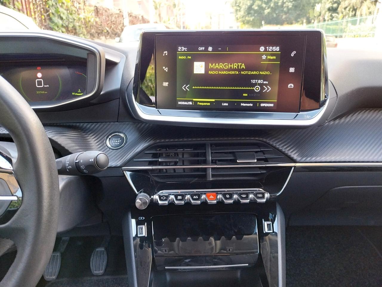 PEUGEOT 2008 1.2 BENZINA 30.000 KM ALLURE 2022