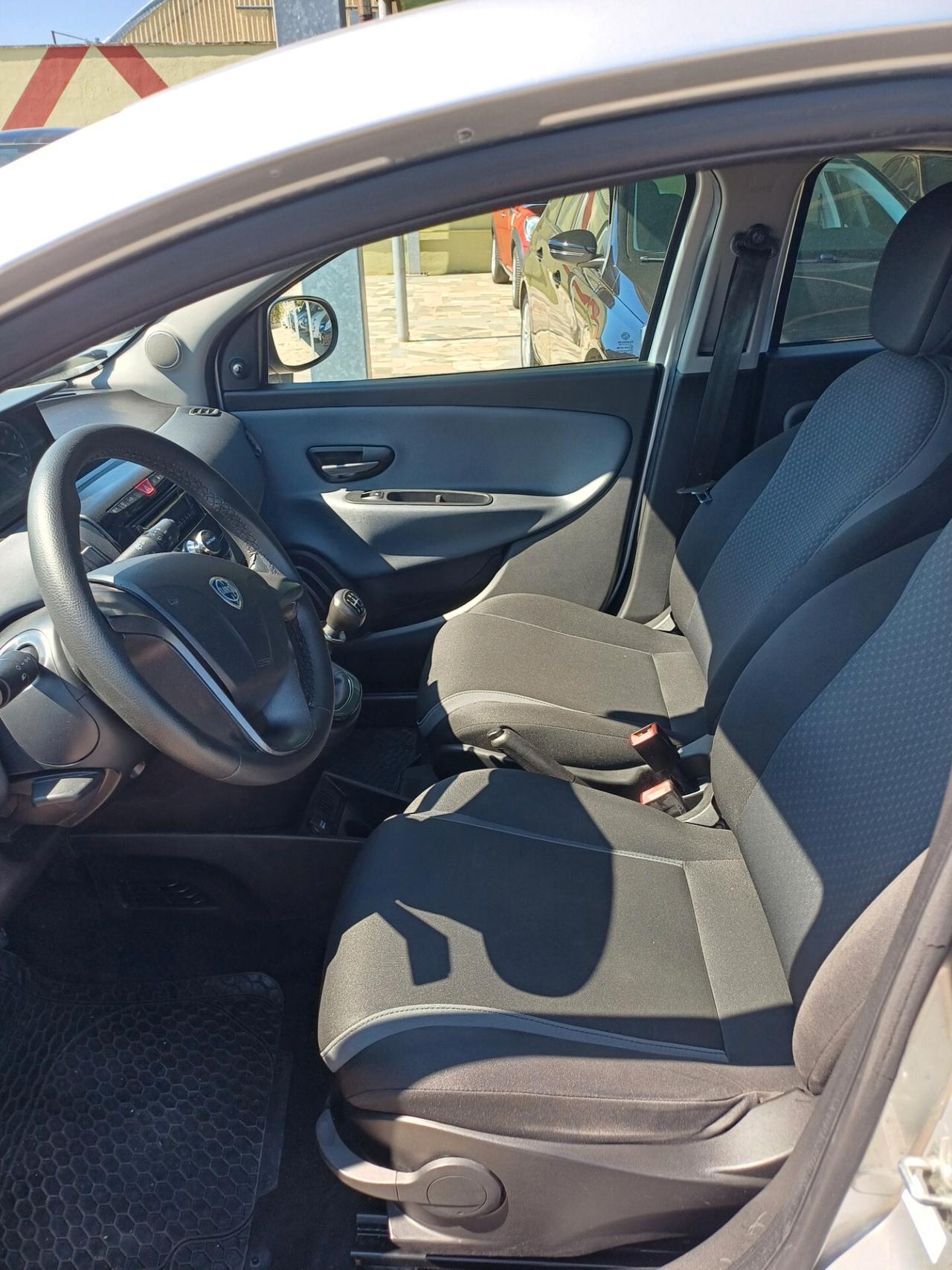 Lancia Ypsilon 1.2 69 CV 5 porte GPL Ecochic Silver