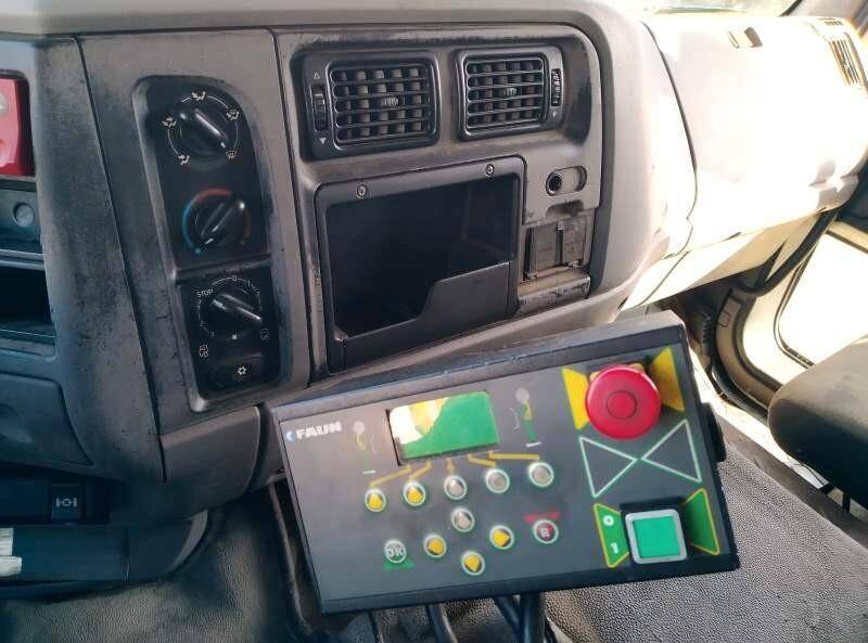 RENAULT PREMIUM 320 8X2 COMPATTATORE CARICO POSTERIORE