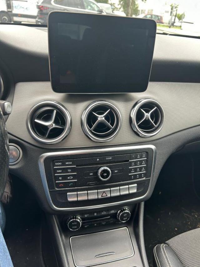 MERCEDES-BENZ GLA 200 d Automatic Business