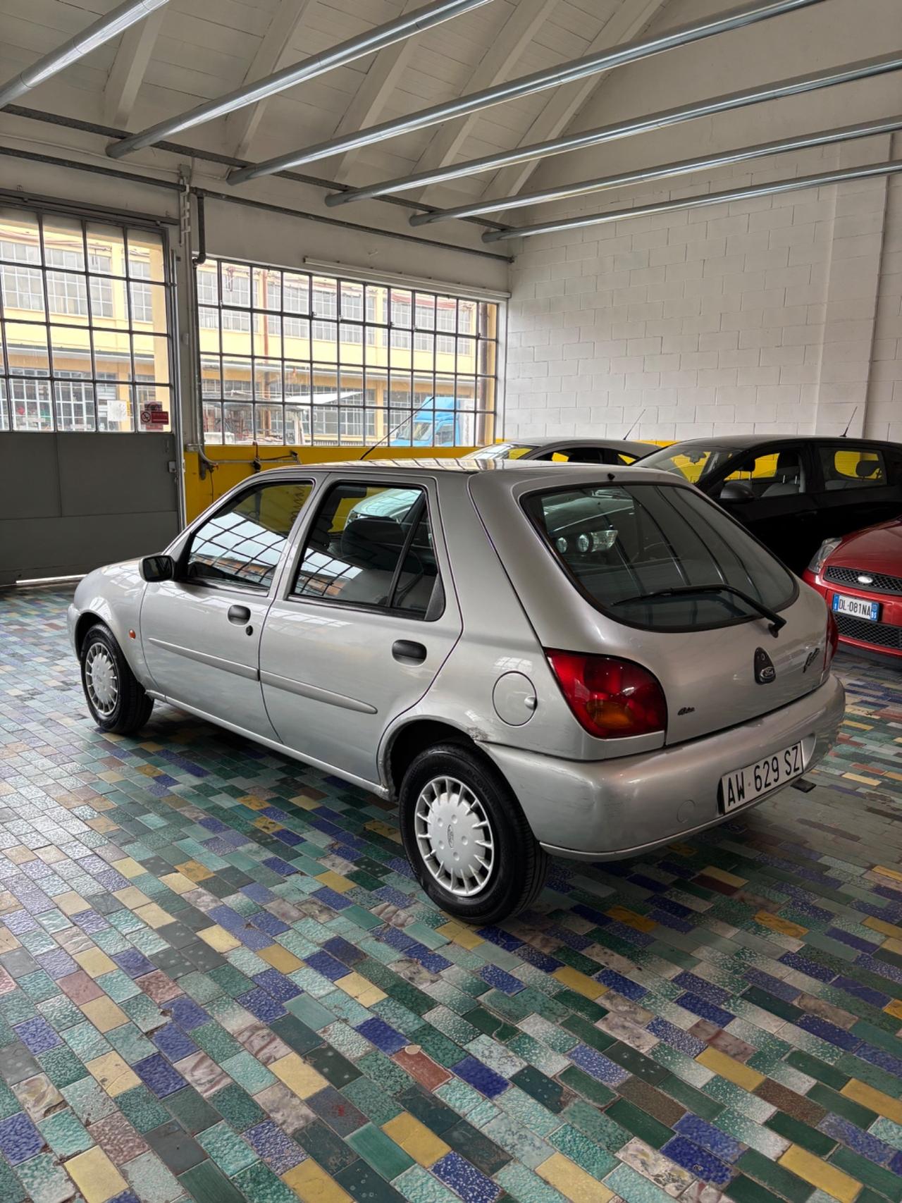 Ford Fiesta 1.2i 16V cat 5 porte Ghia