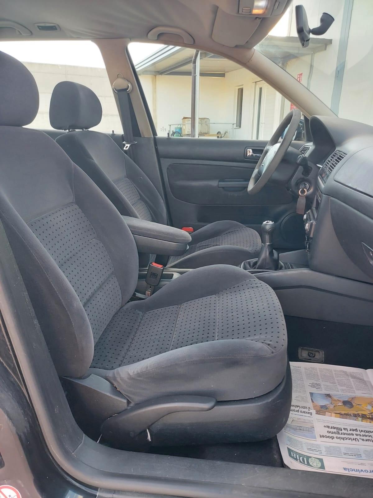Volkswagen Golf 1.6 cat 5 porte Highline GPL