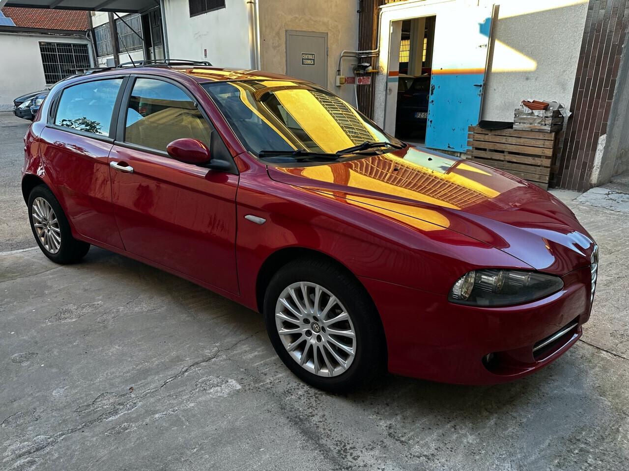 Alfa Romeo 147 1.6 16V TS (105) 5 porte Distinctive