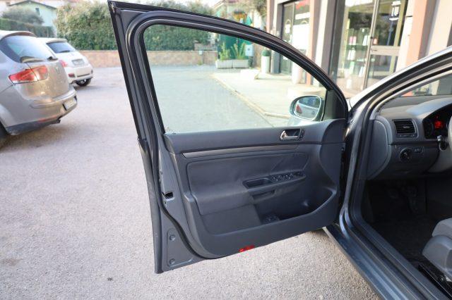 VOLKSWAGEN Golf V 1.6 Benzina 5 Porte Comfortline per NEOPATENTATI