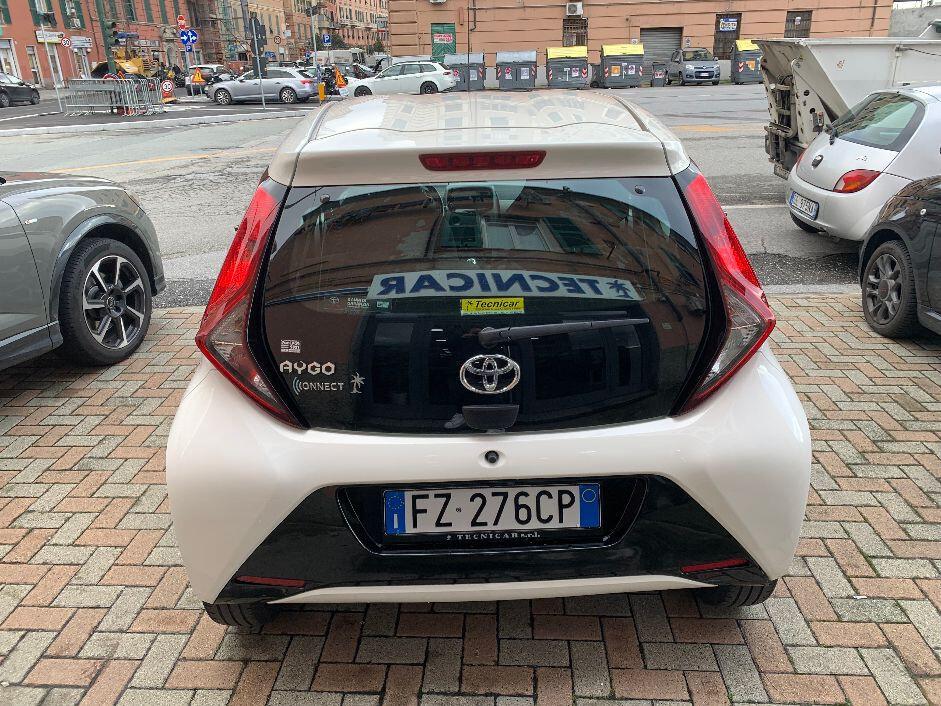 Toyota Aygo Connect 1.0 VVT-i 72 CV 5 porte x-clusiv