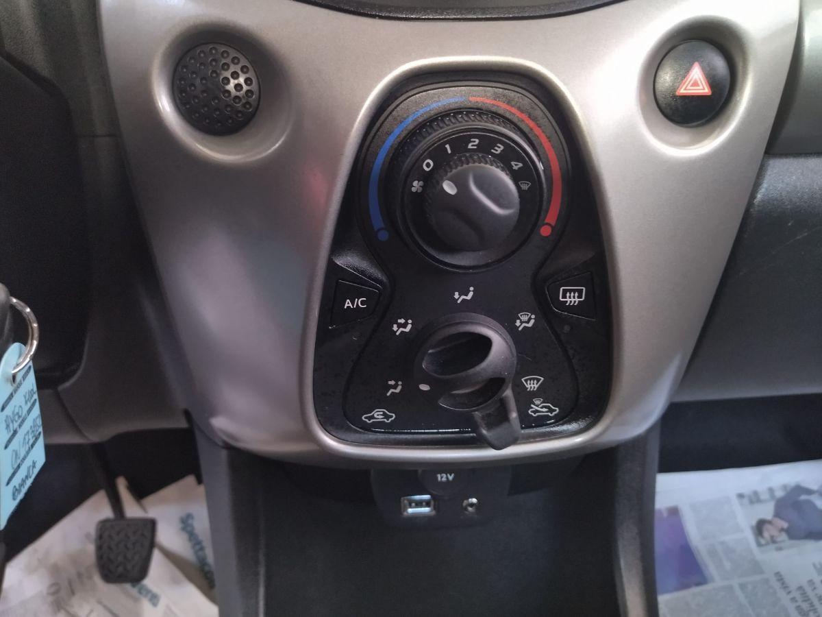 TOYOTA Aygo 1.0 VVT-i 69 CV 5 porte x-cool