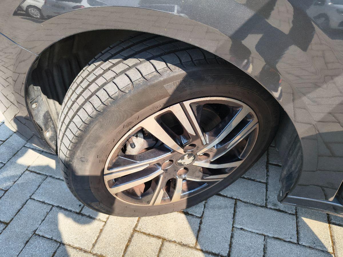 PEUGEOT - 208 - PureTech 100 S&S 5p. Allure Navi P.