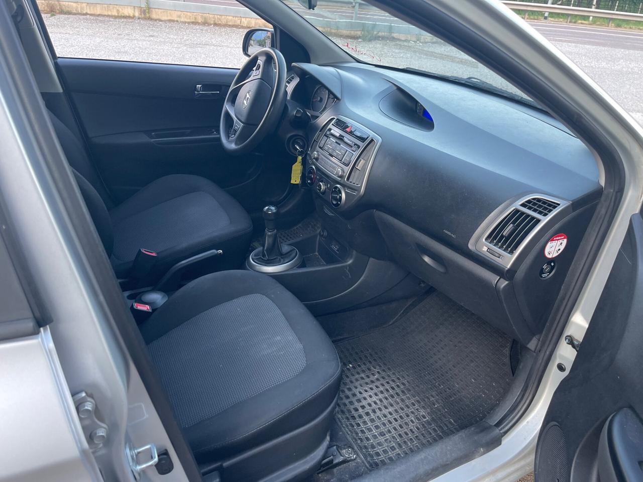 Hyundai i20 1.2 5p. Sound Edition SI NEOPATENTATI