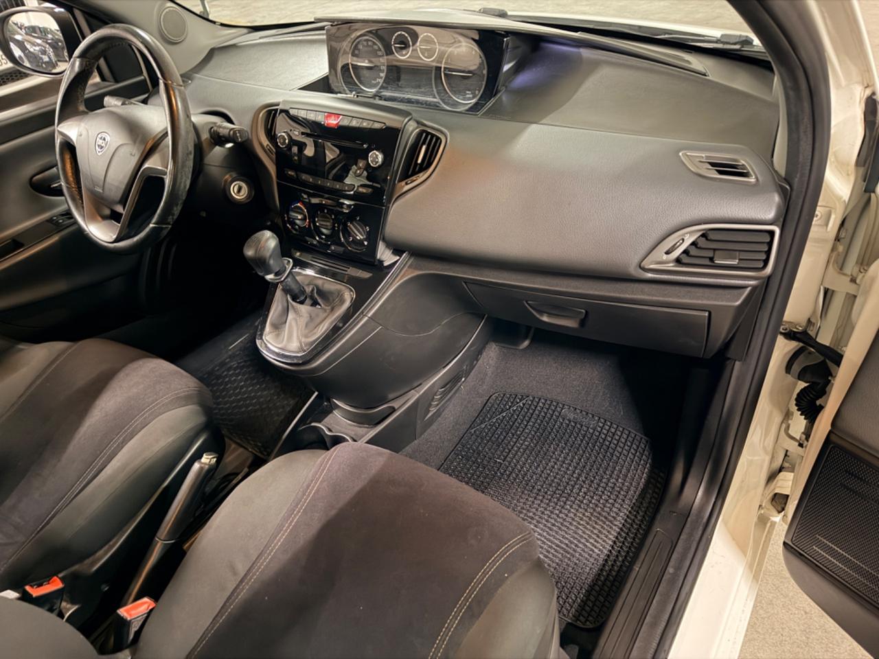 Lancia Ypsilon 1.2 69 CV 5 porte S&S Platinum