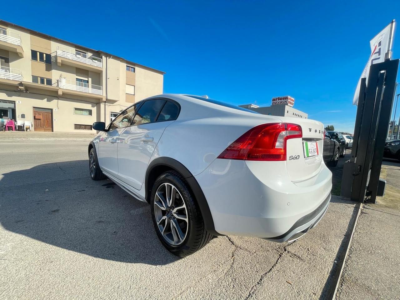 Volvo S60 Cross Country D3 Pro