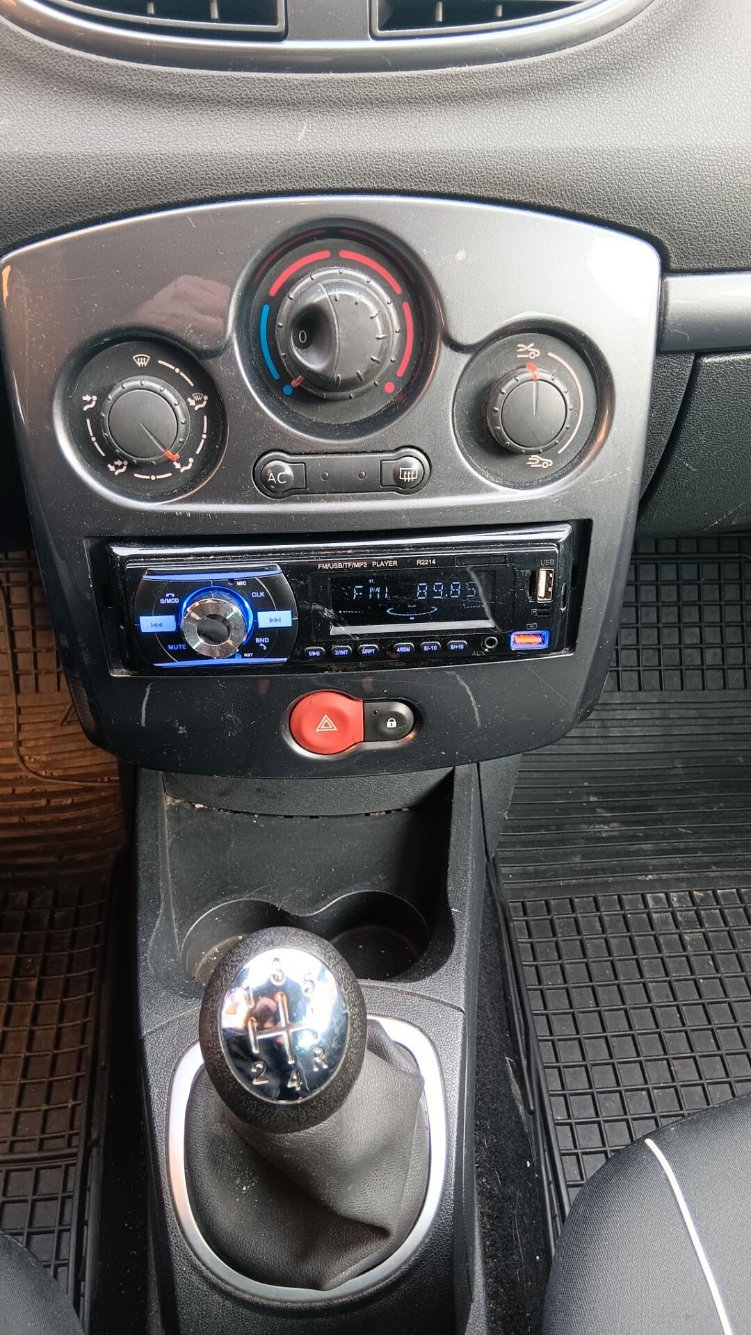 Renault Clio Storia 1.2 5 porte luxe 75cv