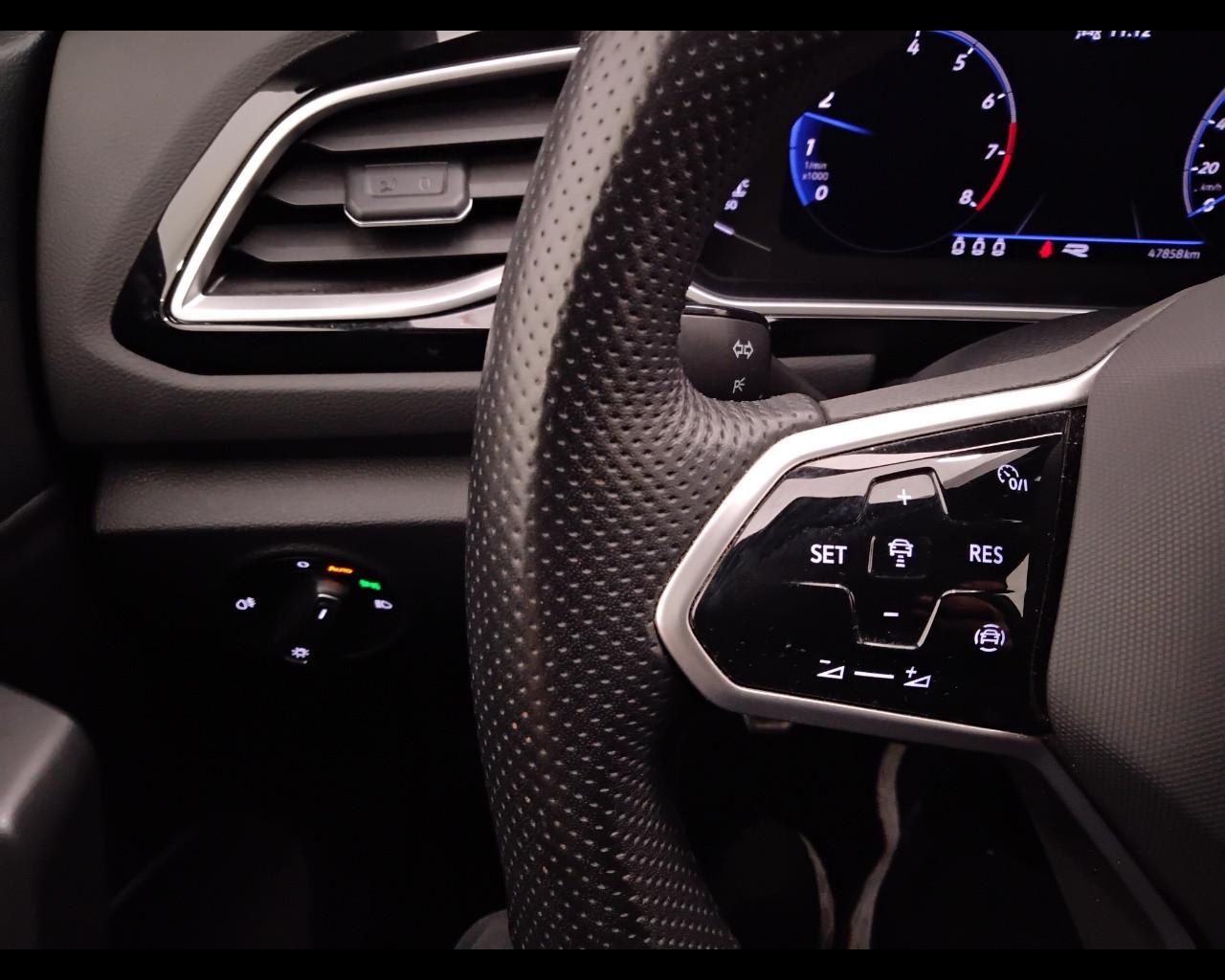 VOLKSWAGEN T-Roc I 2022 - T-Roc 1.0 tsi R-Line 110cv