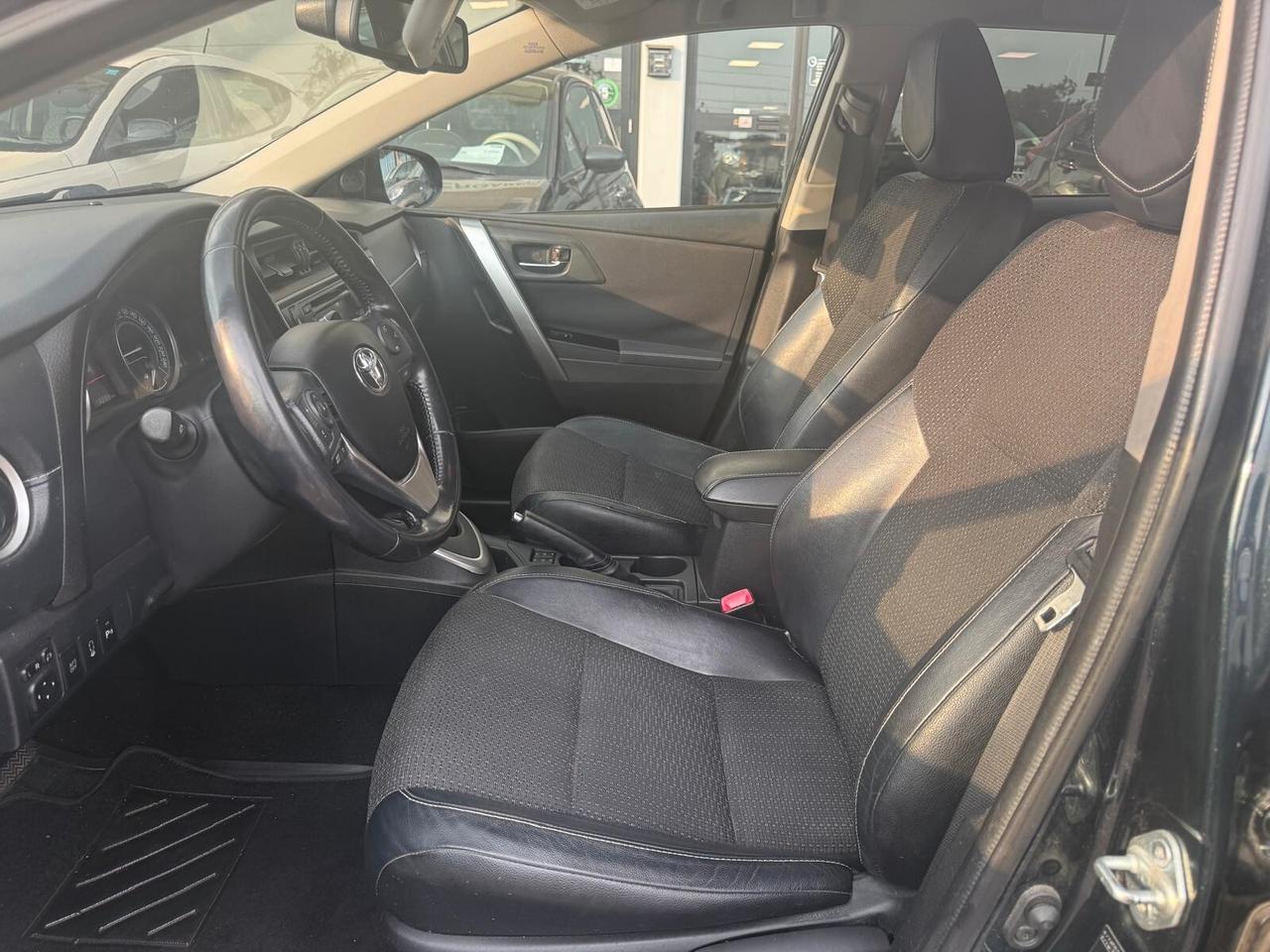 Toyota Auris Touring Sports 1.8 Hybrid Lounge