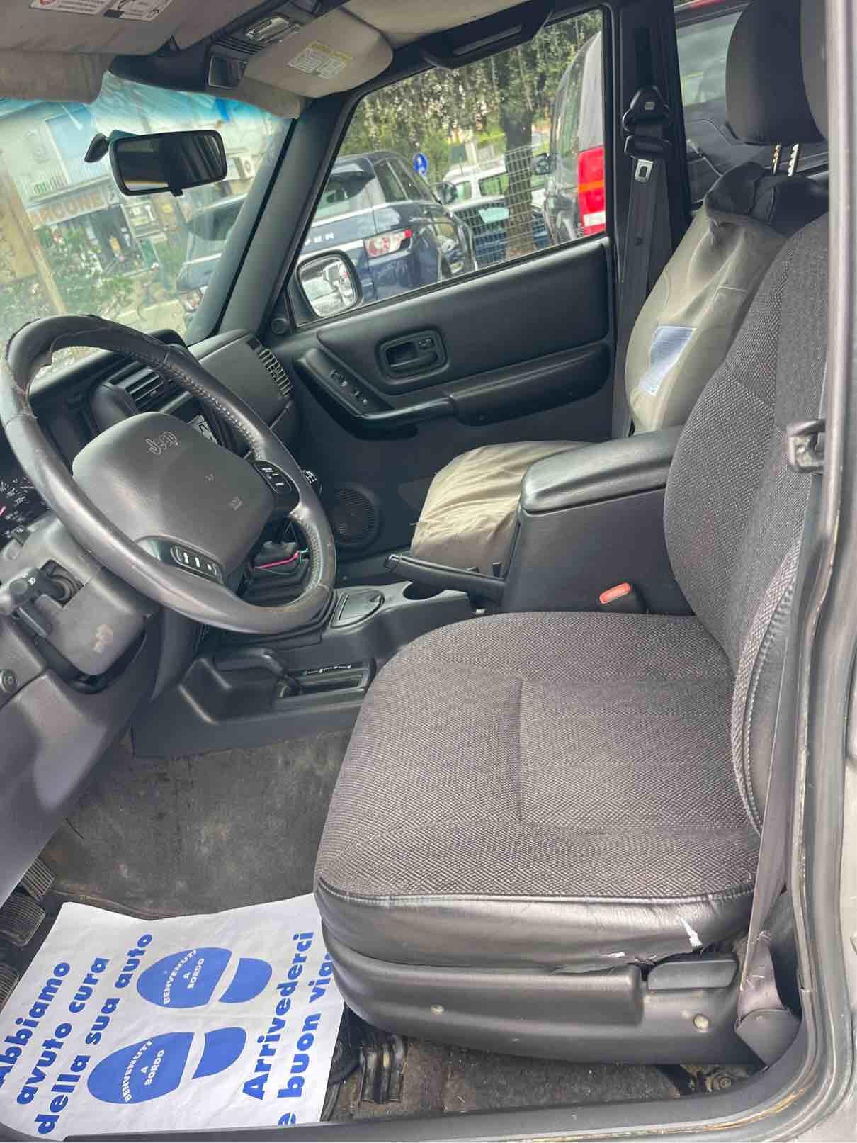 JEEP CHEROKEE