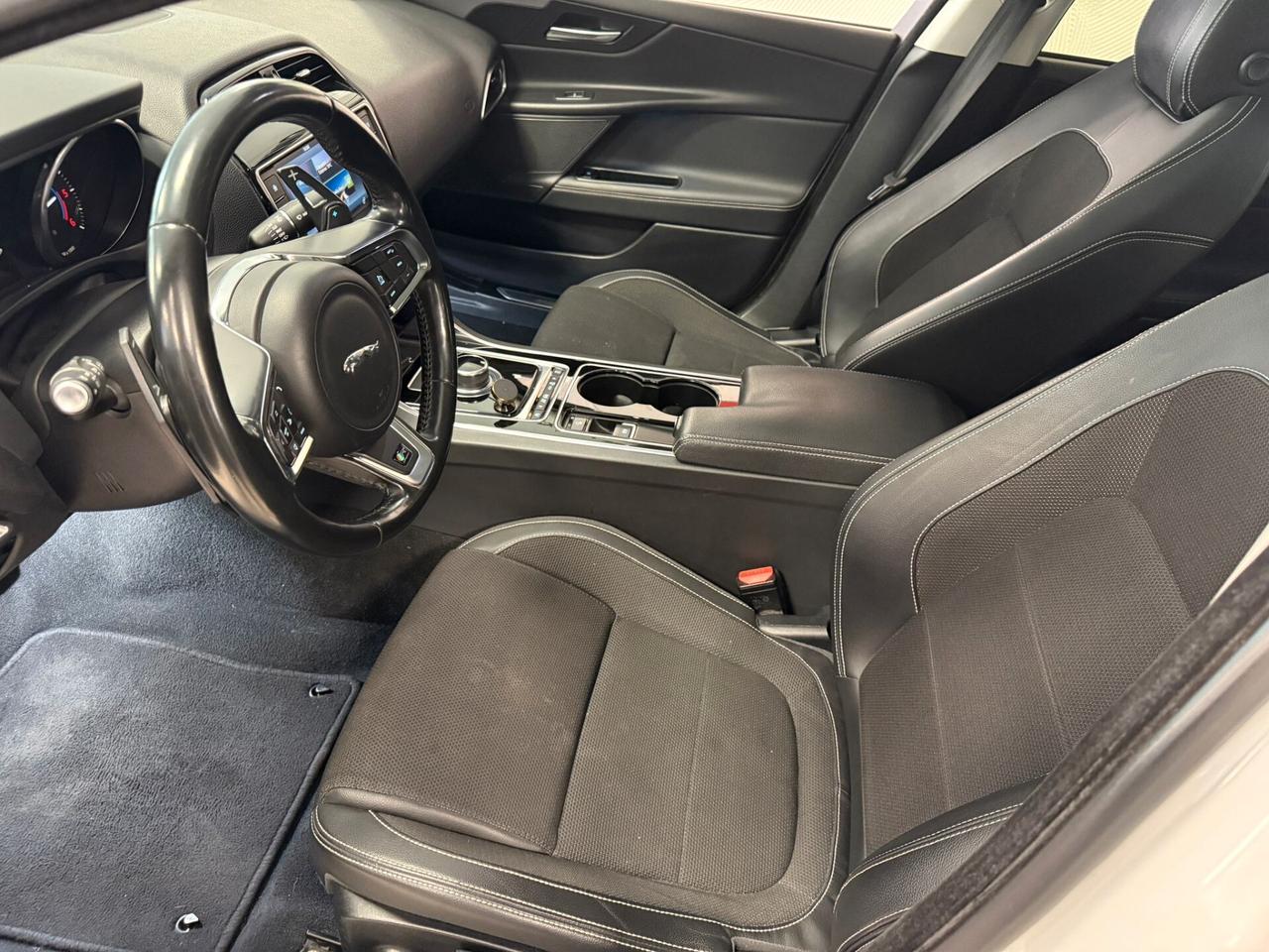 Jaguar XE 2.0 D Turbo 180CV Portfolio