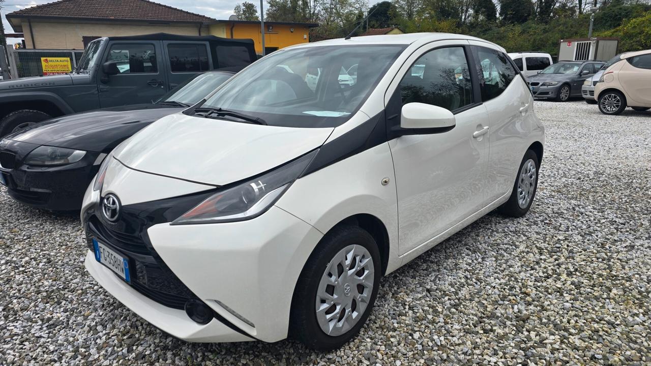 Toyota Aygo 1.0 VVT-i 69 CV 5 porte x-cool