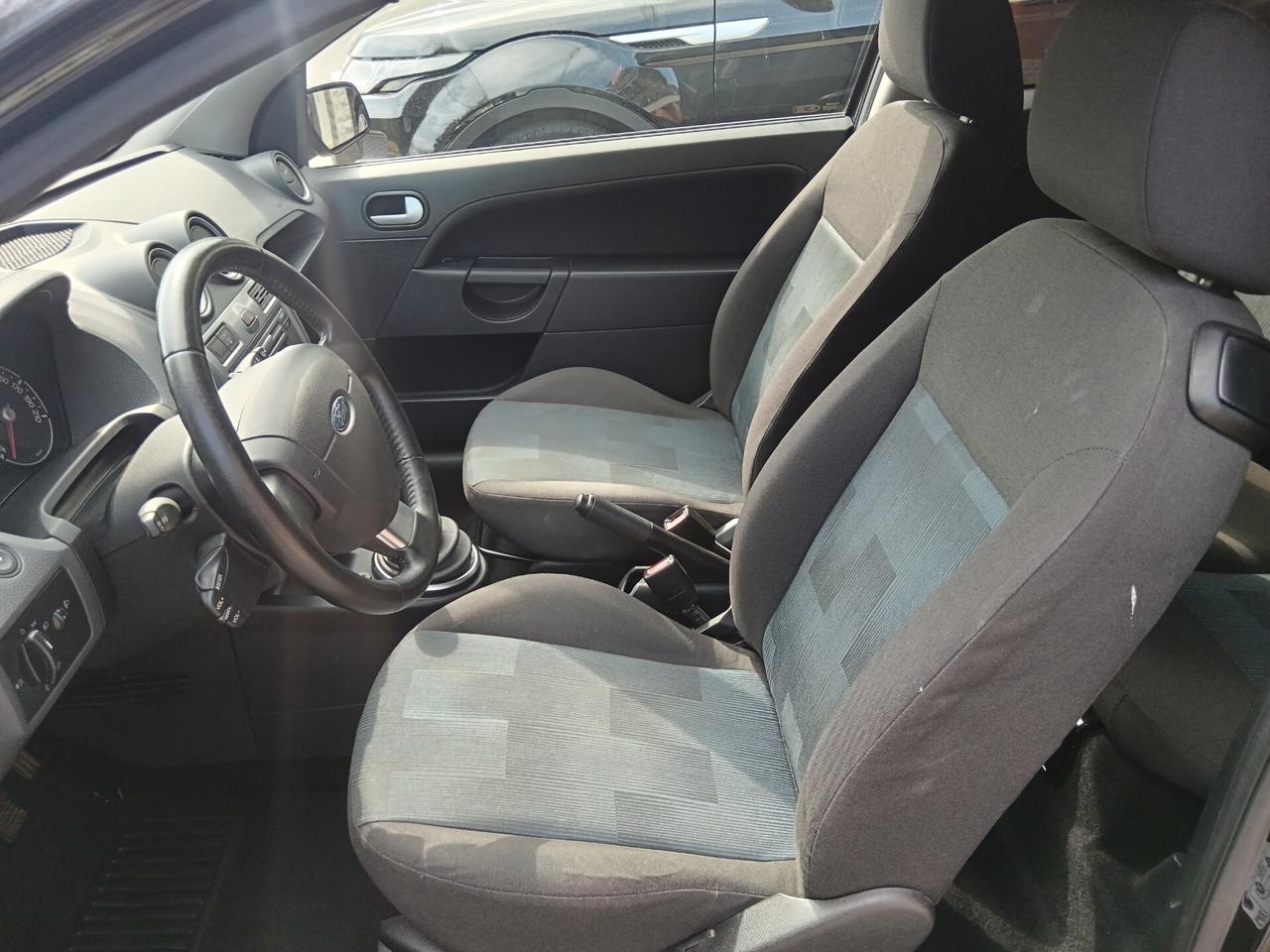 Ford Fiesta 1.4 TDCI 68CV TITANIUM NUOVISSIMA