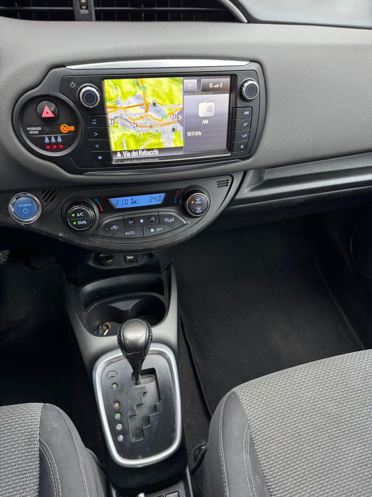 TOYOYA YARIS 1.5 HYBRID NEOPATENTATI AUTOMATICO