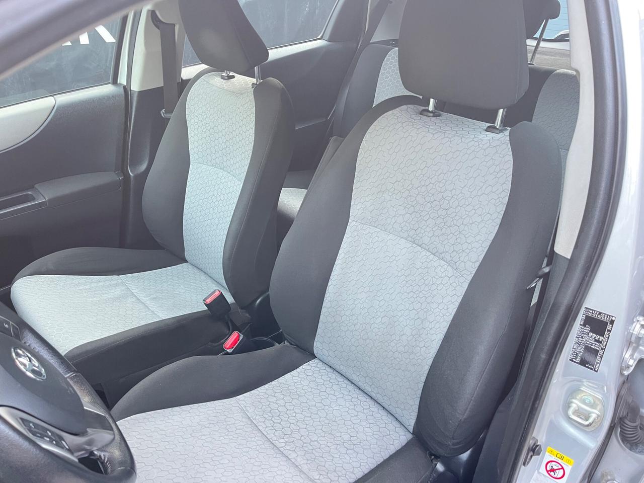 Toyota Yaris 1.0 BENZINA Lounge” tagliandi Toyota”