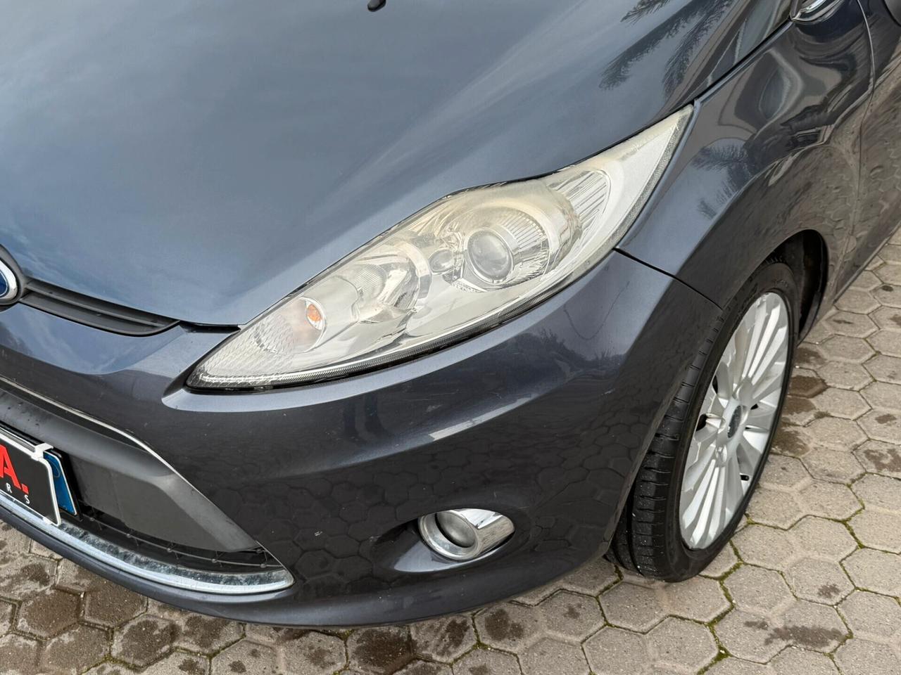 Ford Fiesta 1.4 TDCi 68CV 5 porte Titanium