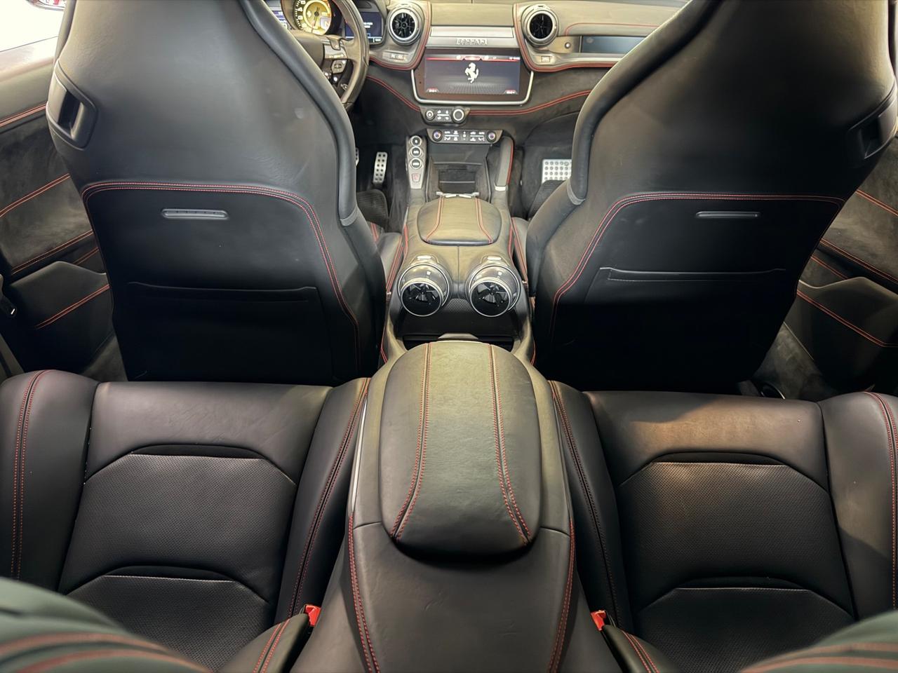Ferrari GTC4Lusso T iva esposta