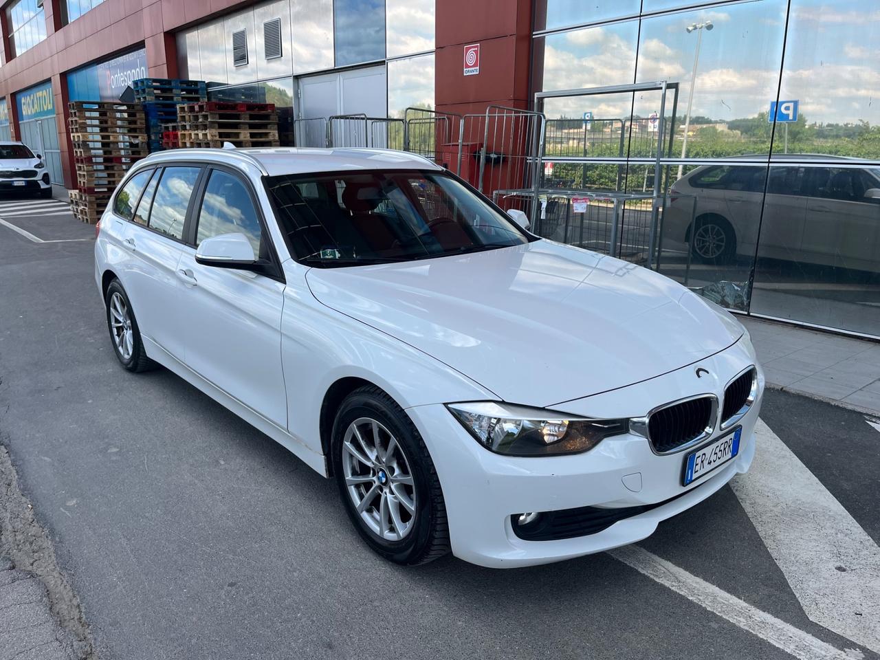 Bmw 318 318d Touring Business automatico 2013 2.0 DIESEL