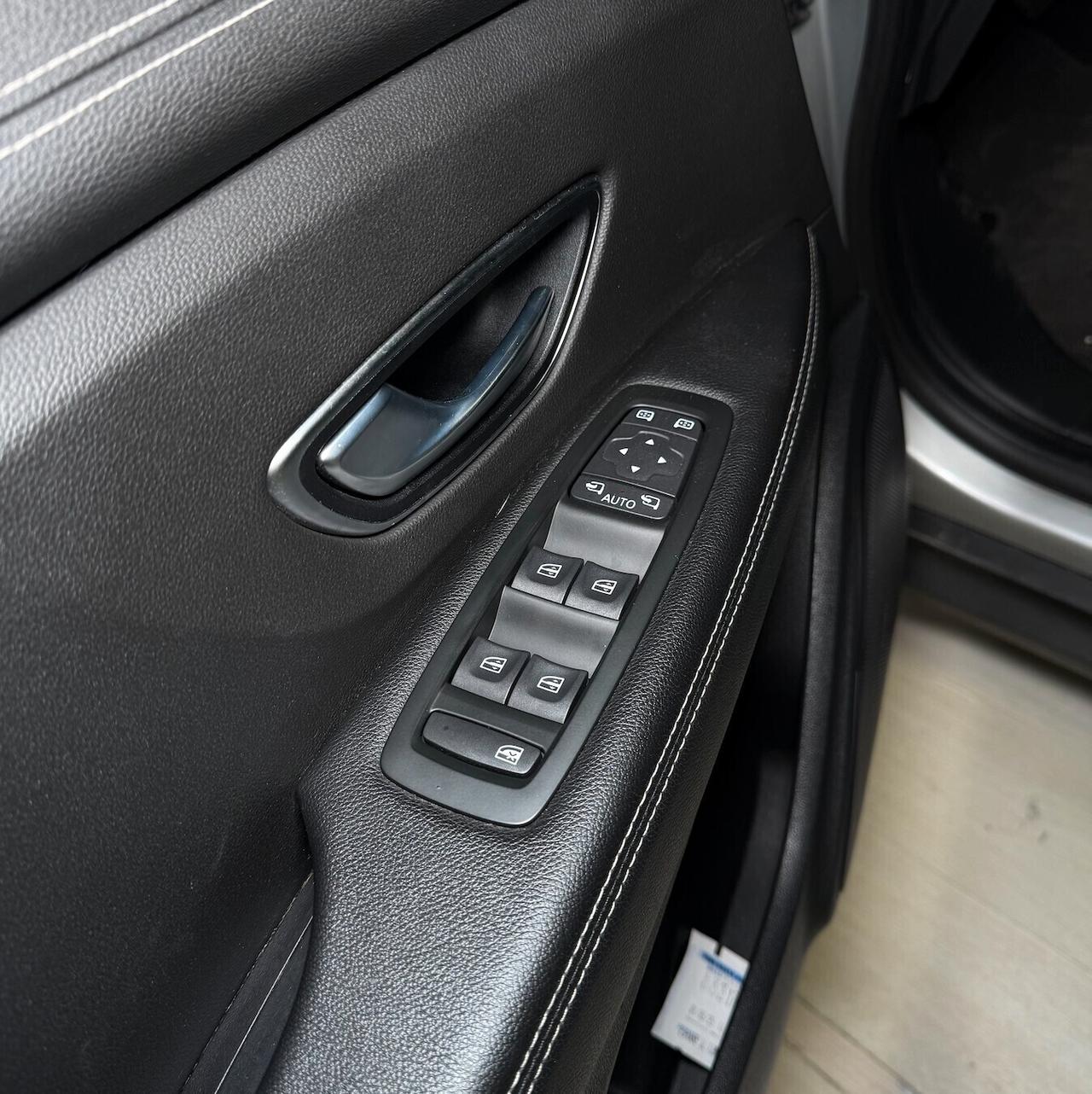 Renault Grand Scenic - 7 Posti - INITIALE PARIS