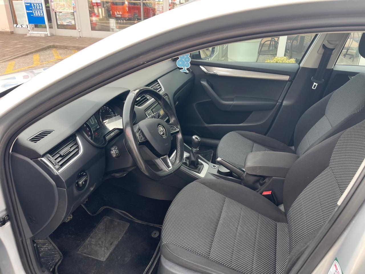 Skoda Octavia 1.6 TDI CR 110 CV 4x4 SI NEOPATENTATI