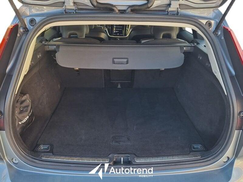Volvo V60 B4 197+14 CV Mild Hybrid Diesel Automatica Momentum Business