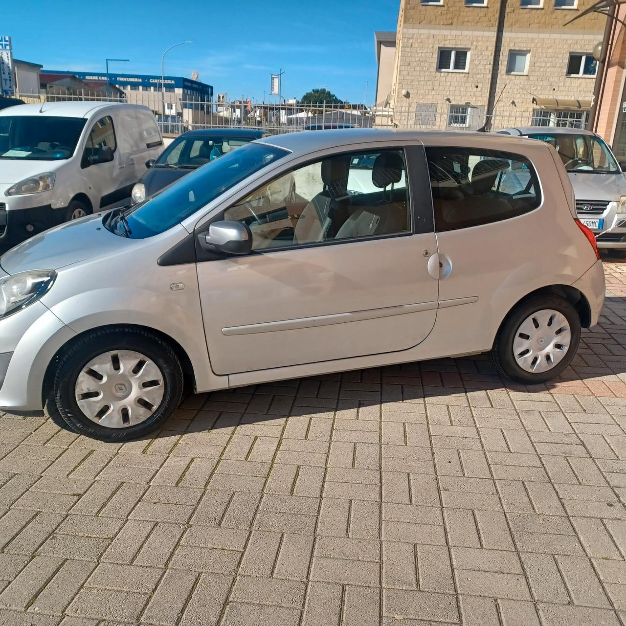 144.118KM TWINGO 1.2 PER NEOPATENTATI