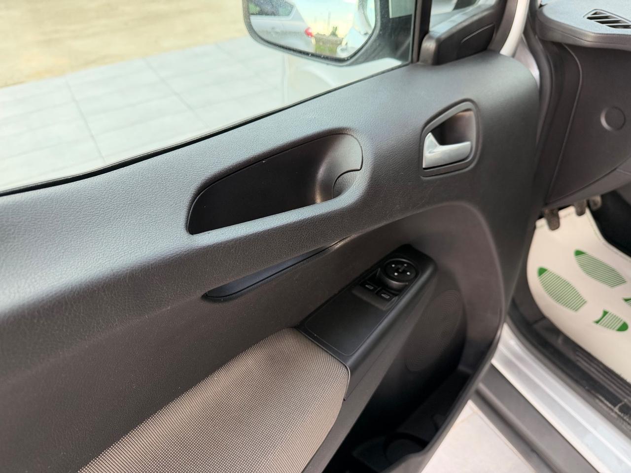 Ford Tourneo Courier 1.5 TDCI 75 CV Titanium