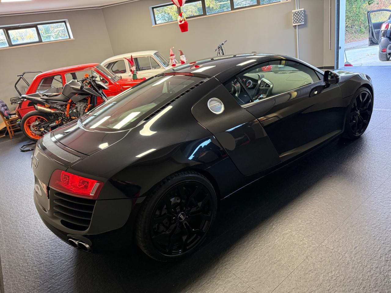 Audi R8 4.2 V8 FSI quattro R tronic