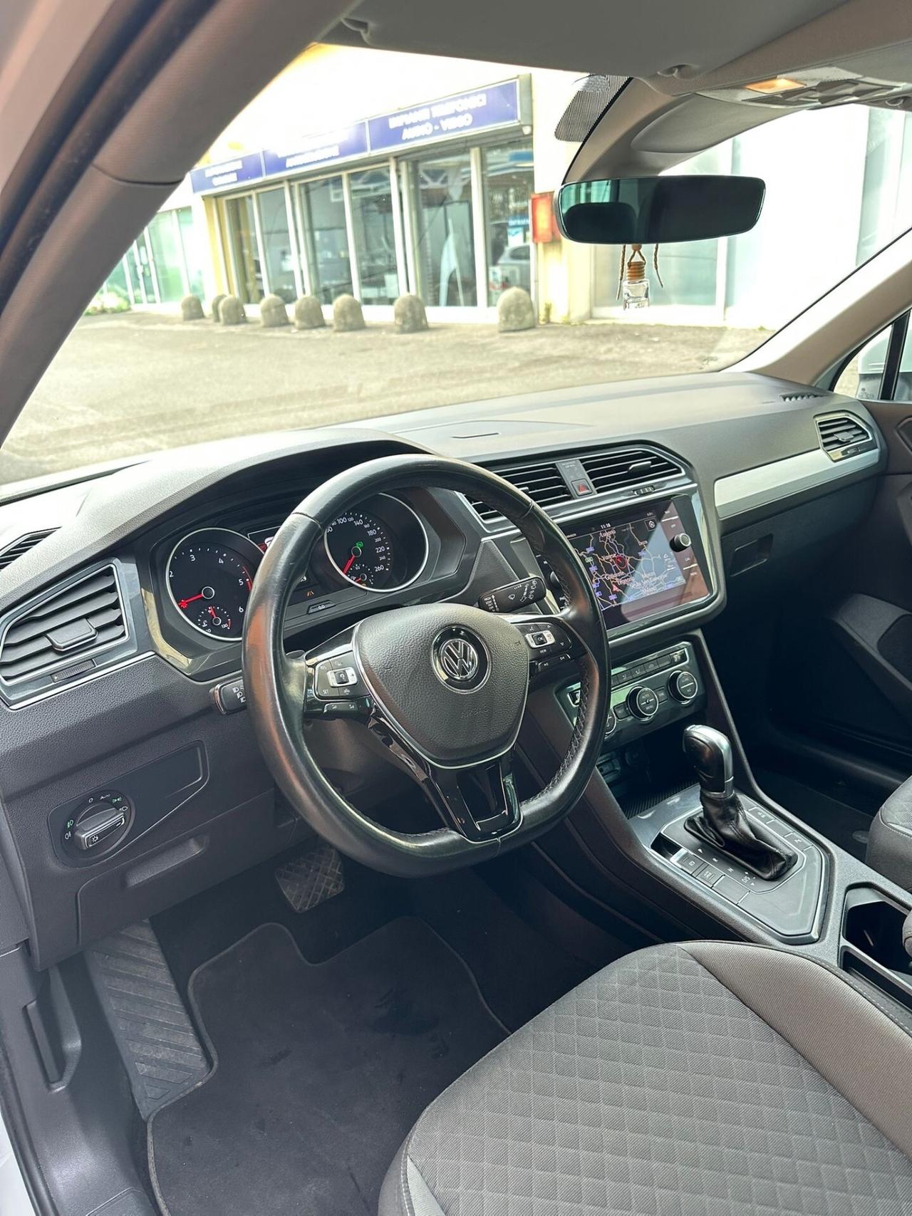 Volkswagen Touran 2.0 TDI 150 CV SCR DSG Business BlueMotion Technology