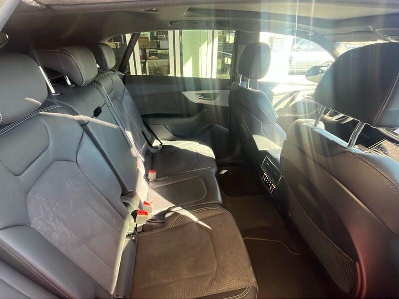 Audi Q8 50 TDI 210kW quattro tip. S Line Edition Black pack