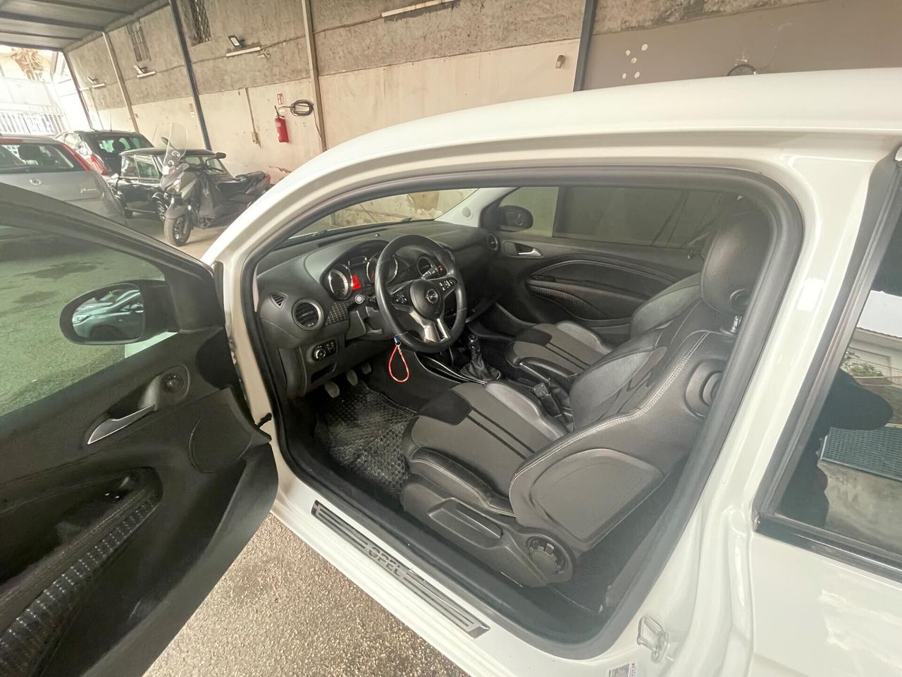 Opel Adam 1.4 87 CV White/Black Link